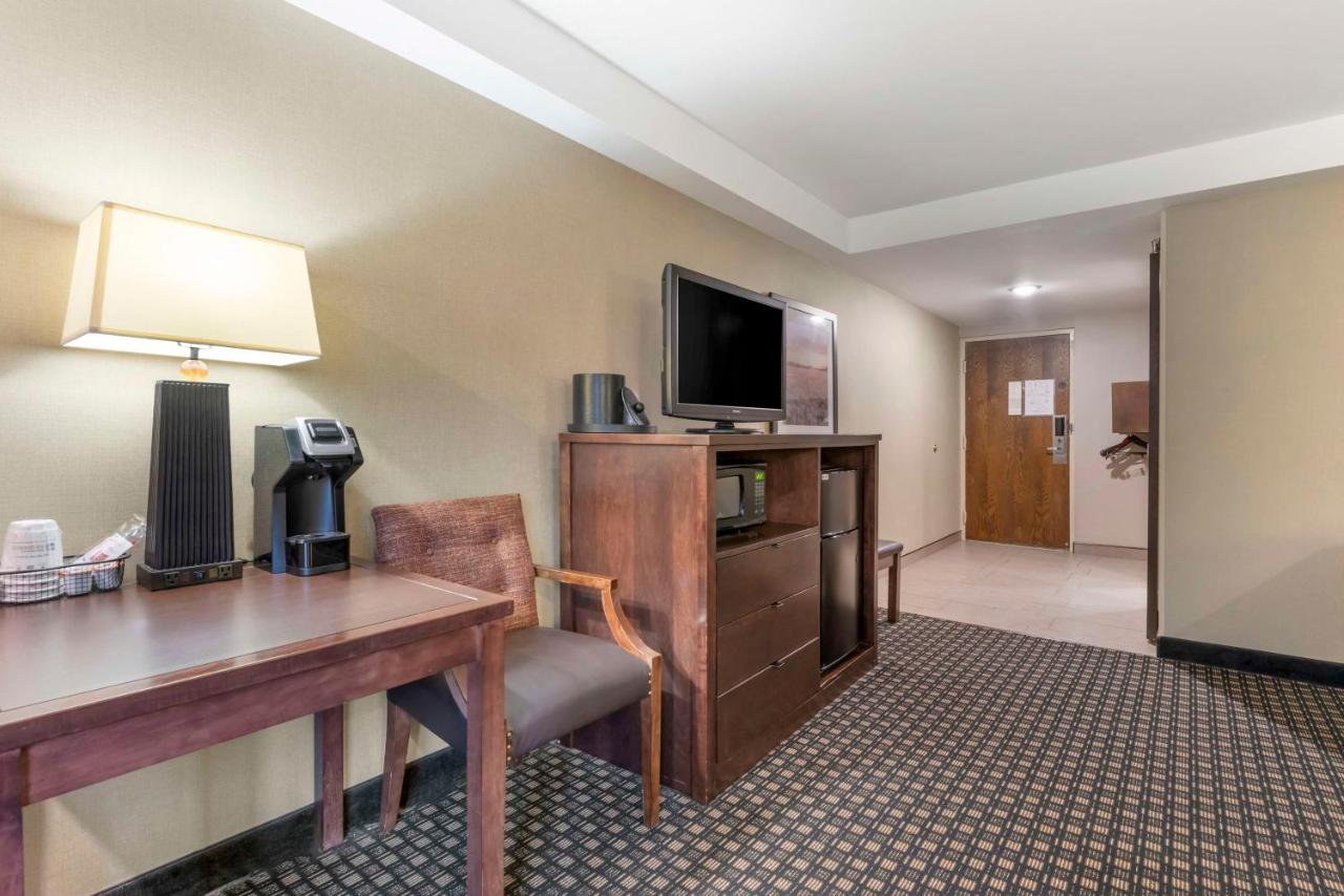 Queen Room with Two Queen Beds and Mobility Accessible Roll-In Shower at Best Western Plus Ramkota Hotel