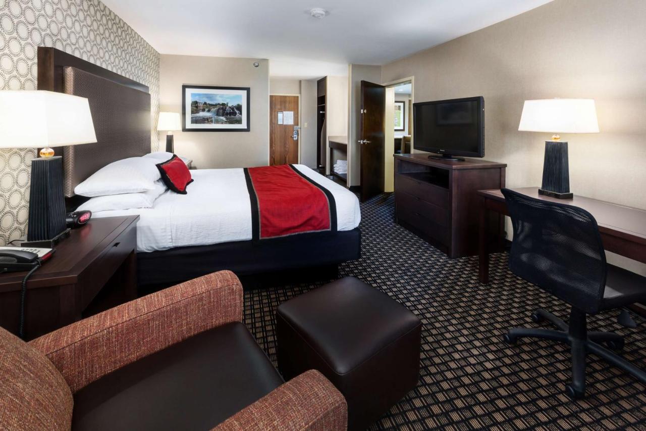 King Room - Disability Access with Roll-In Shower at Best Western Plus Ramkota Hotel