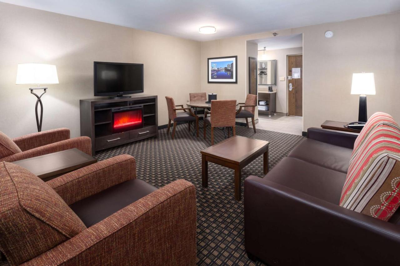 King Room - Outdoor Pool Side at Best Western Plus Ramkota Hotel