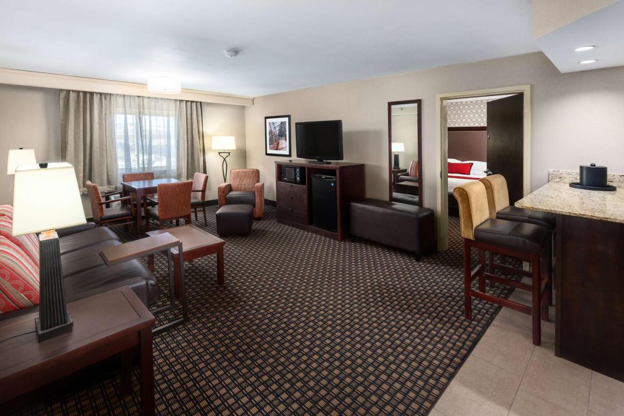 King Room - Disability Access with Roll-In Shower at Best Western Plus Ramkota Hotel