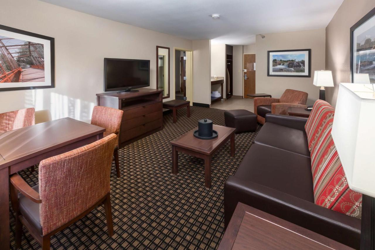 King Suite with Sofa Bed and Fireplace at Best Western Plus Ramkota Hotel