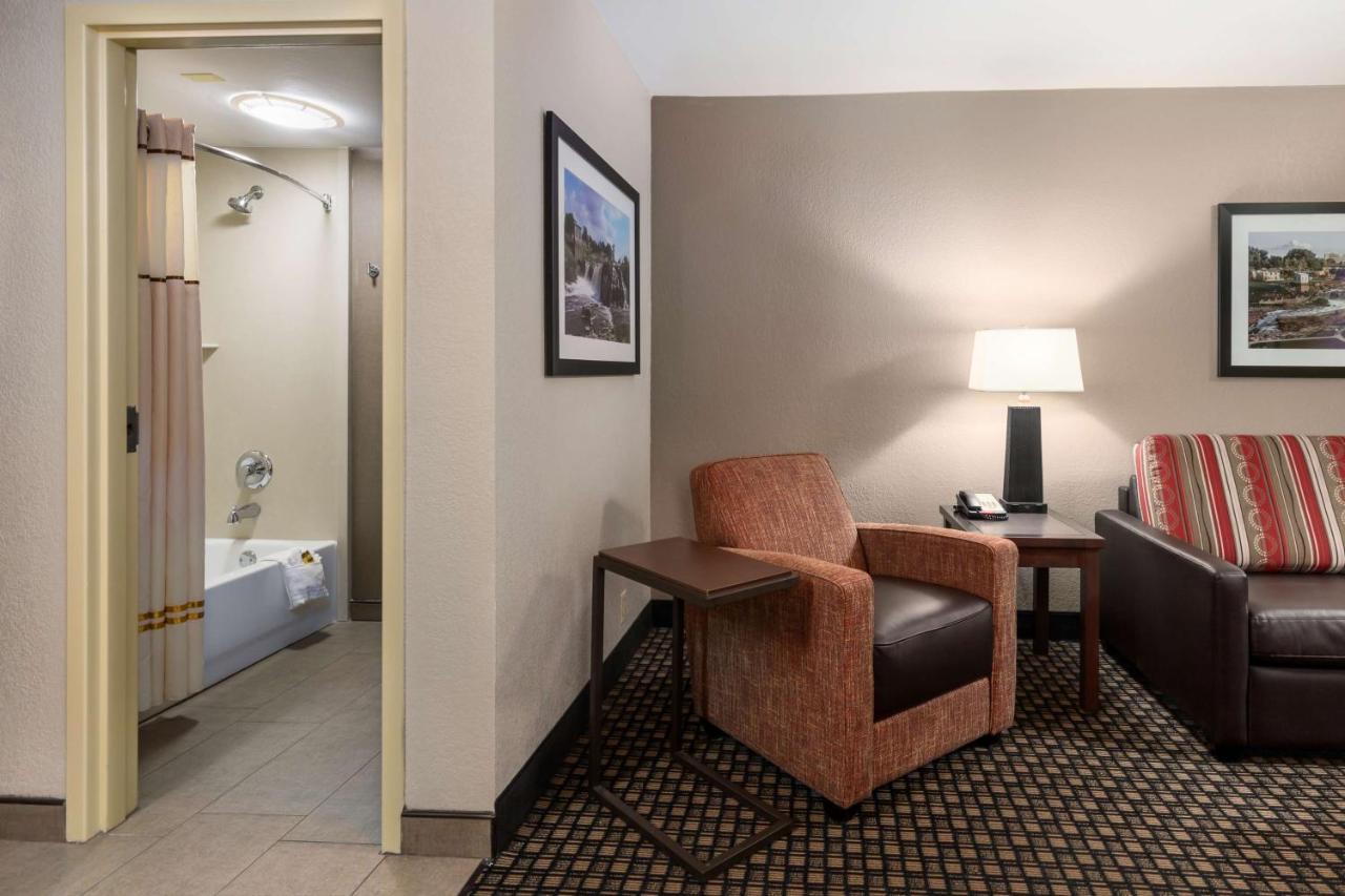 King Suite with Sofa Bed and Fireplace at Best Western Plus Ramkota Hotel