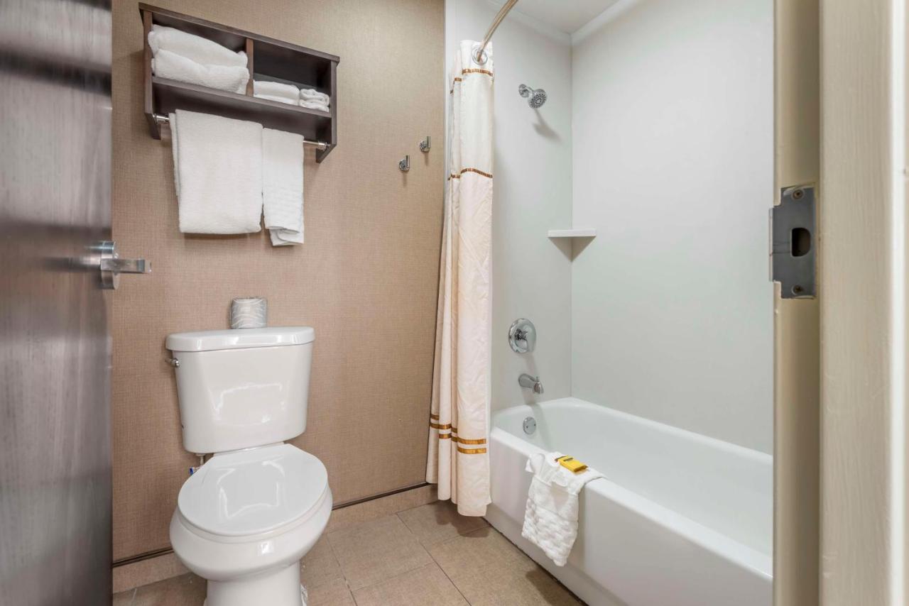 Upper Floor Queen Suite - Pool Side at Best Western Plus Ramkota Hotel