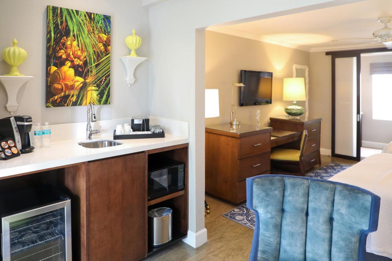 Queen Suite with Two Queen Beds at Almond Tree Inn Hotel - Adults Only