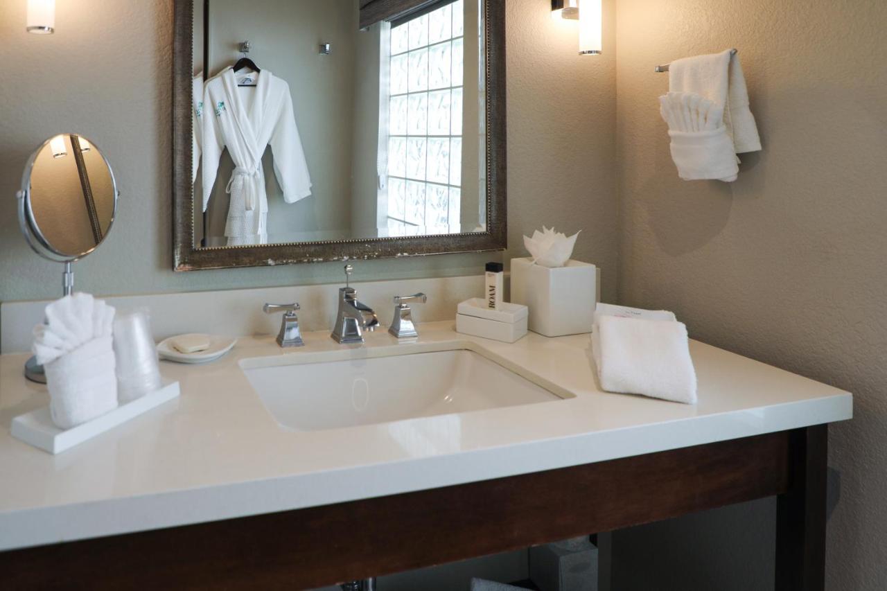 Queen Suite with Two Queen Beds at Almond Tree Inn Hotel - Adults Only