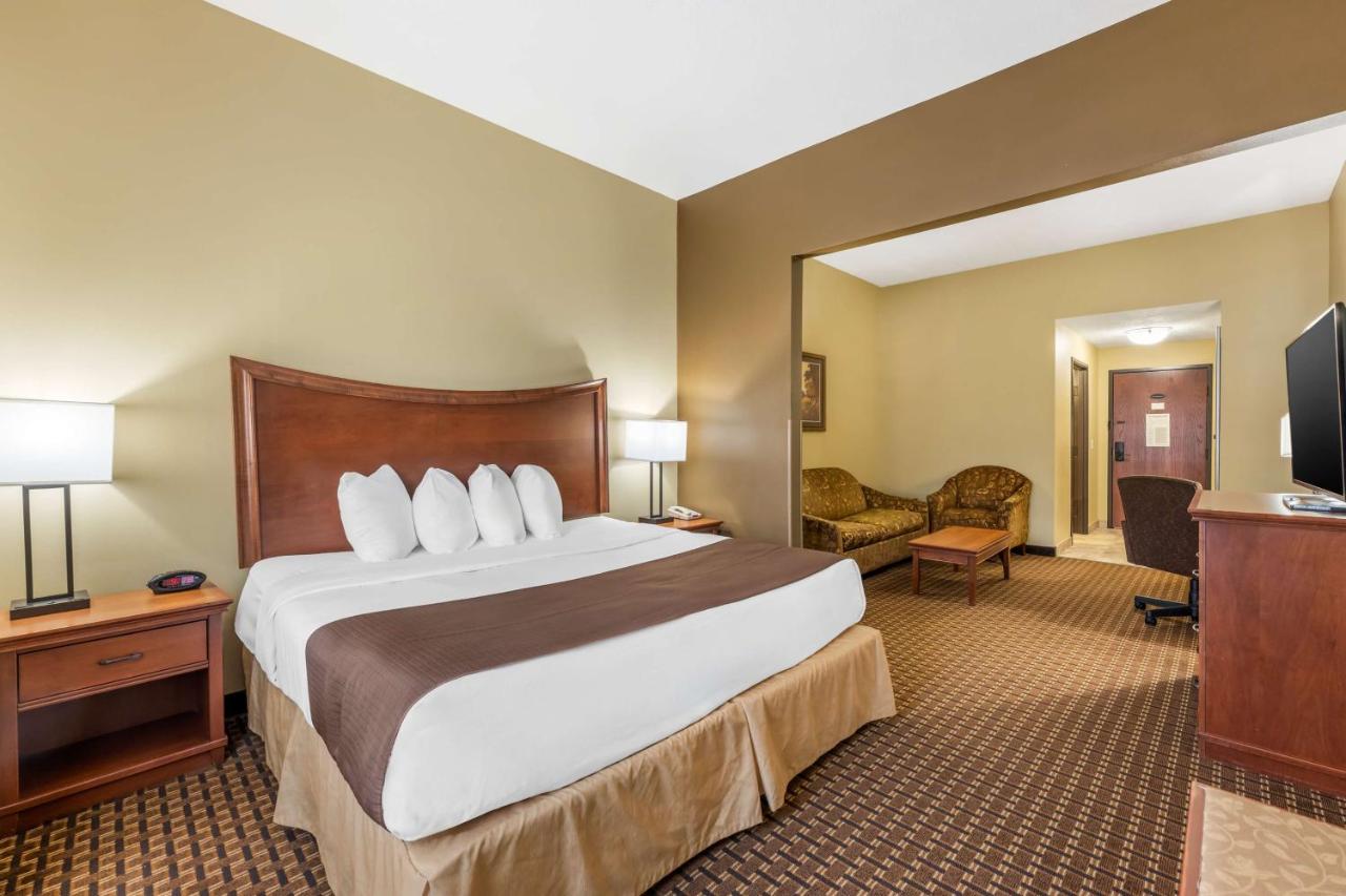 King Suite with Sofa Bed -Non-Smoking at Best Western Plus Grand Island Inn & Suites