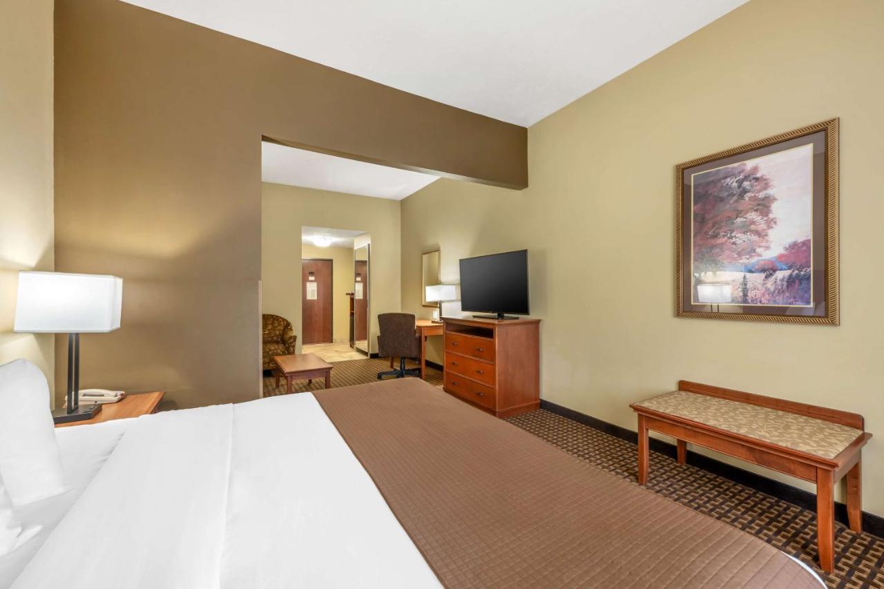 King Suite with Sofa Bed -Non-Smoking at Best Western Plus Grand Island Inn & Suites