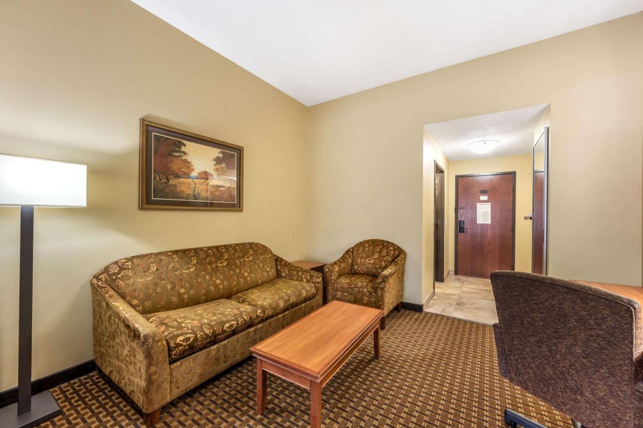 King Suite with Sofa Bed -Non-Smoking at Best Western Plus Grand Island Inn & Suites