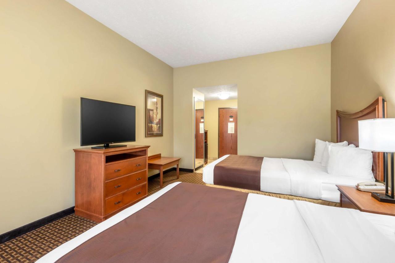 Quadruple Room with Bathtub - Disability Access at Best Western Plus Grand Island Inn & Suites