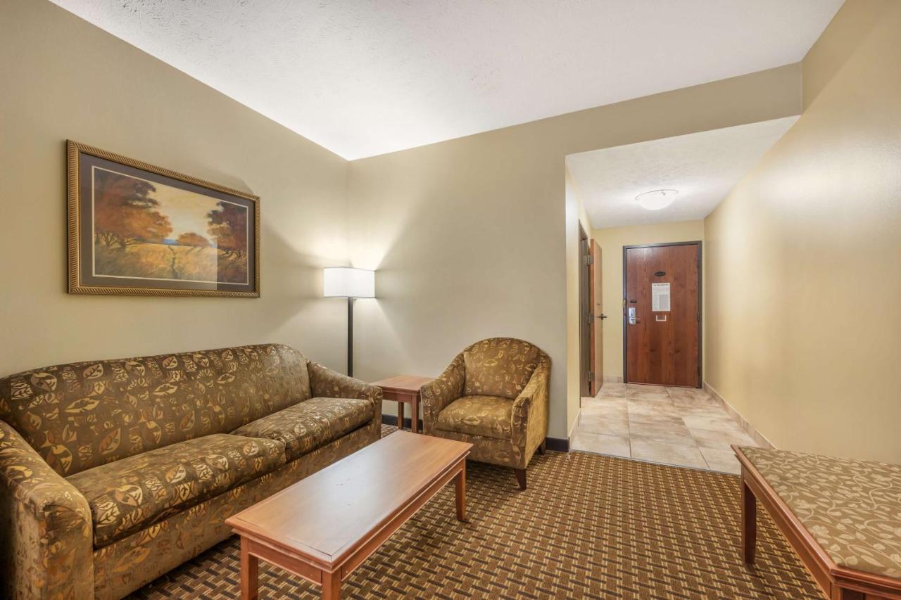 Queen Suite with Two Queen Beds - Disability Access at Best Western Plus Grand Island Inn & Suites