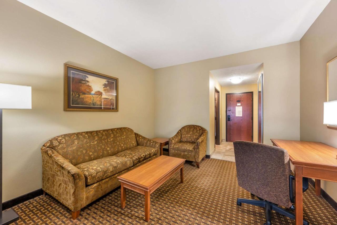 Queen Suite with Two Queen Beds - Disability Access at Best Western Plus Grand Island Inn & Suites