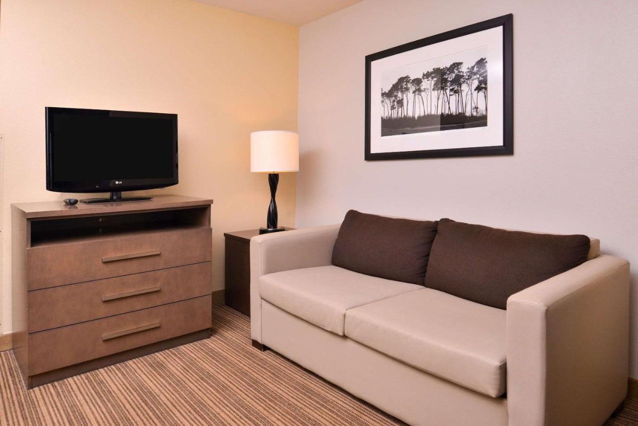 | Country Inn & Suites by Radisson, Omaha Airport, IA