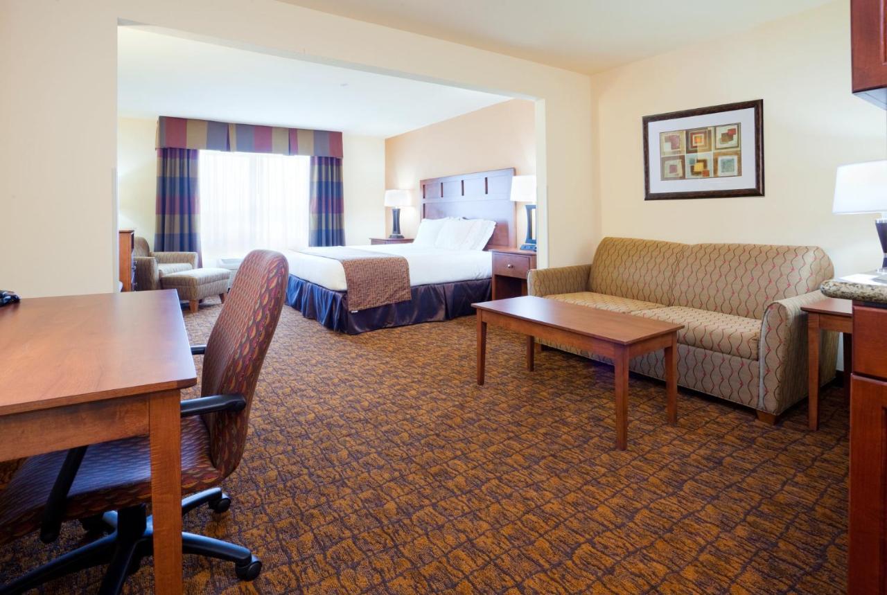  | Holiday Inn Express Hotel & Suites Mount Airy