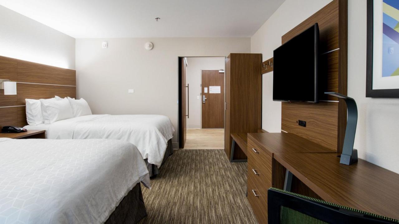 | Holiday Inn Express & Suites Racine, an IHG Hotel