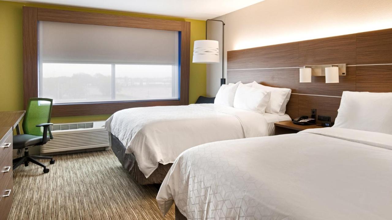 | Holiday Inn Express & Suites Racine, an IHG Hotel