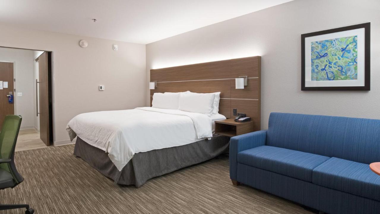  | Holiday Inn Express & Suites Racine, an IHG Hotel