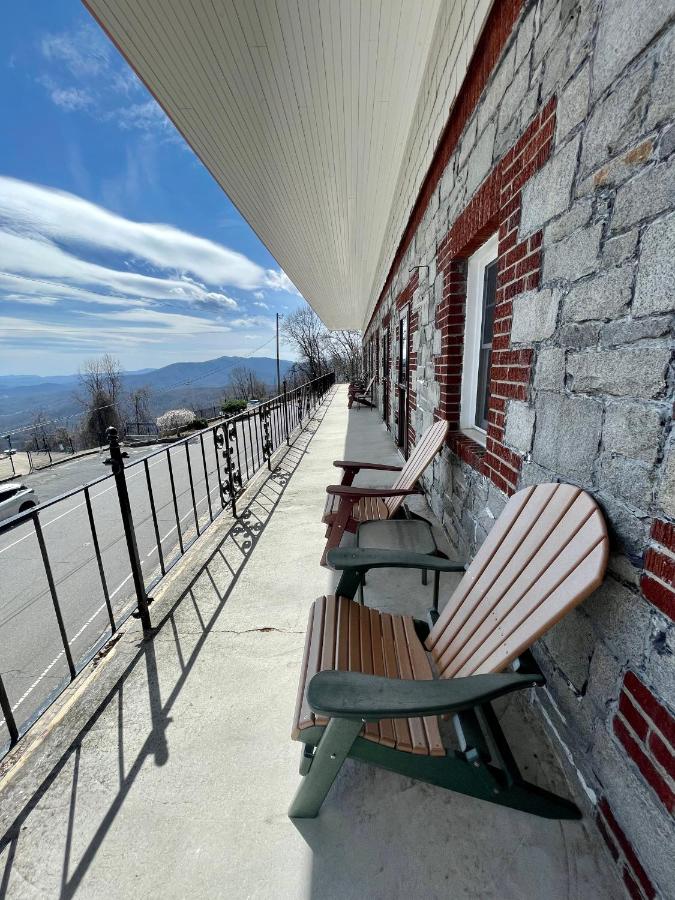 | Skyline Village Inn