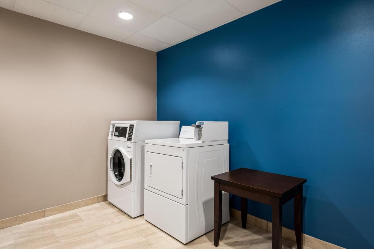 | Holiday Inn Express & Suites Mobile West I-10, an IHG Hotel
