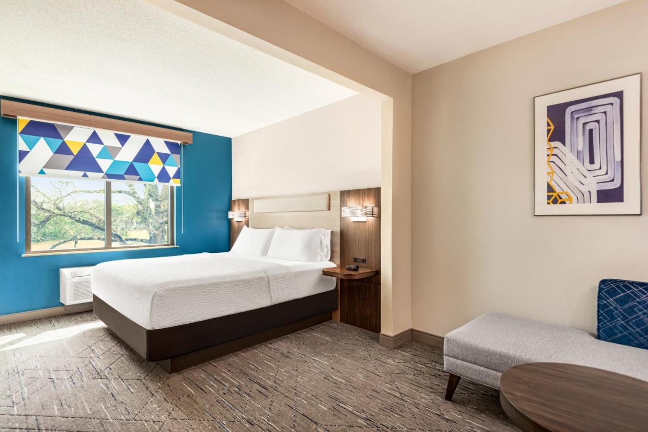 | Holiday Inn Express & Suites Mobile West I-10, an IHG Hotel