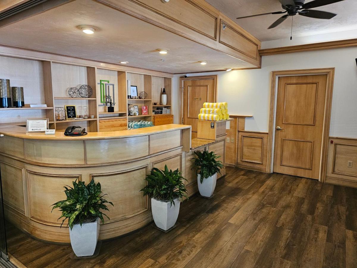 | Naples Park Central Hotel