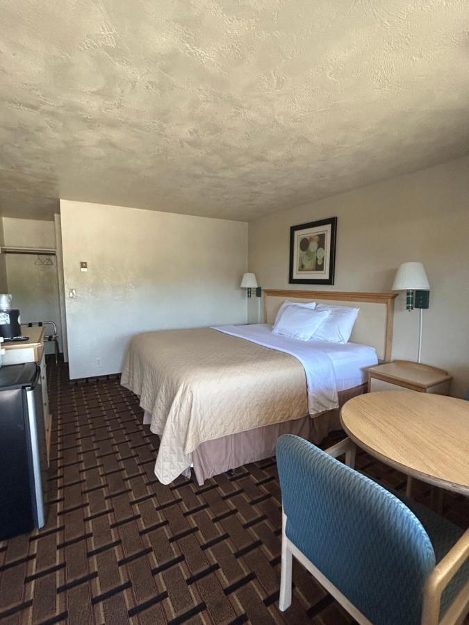 | Economy Inn