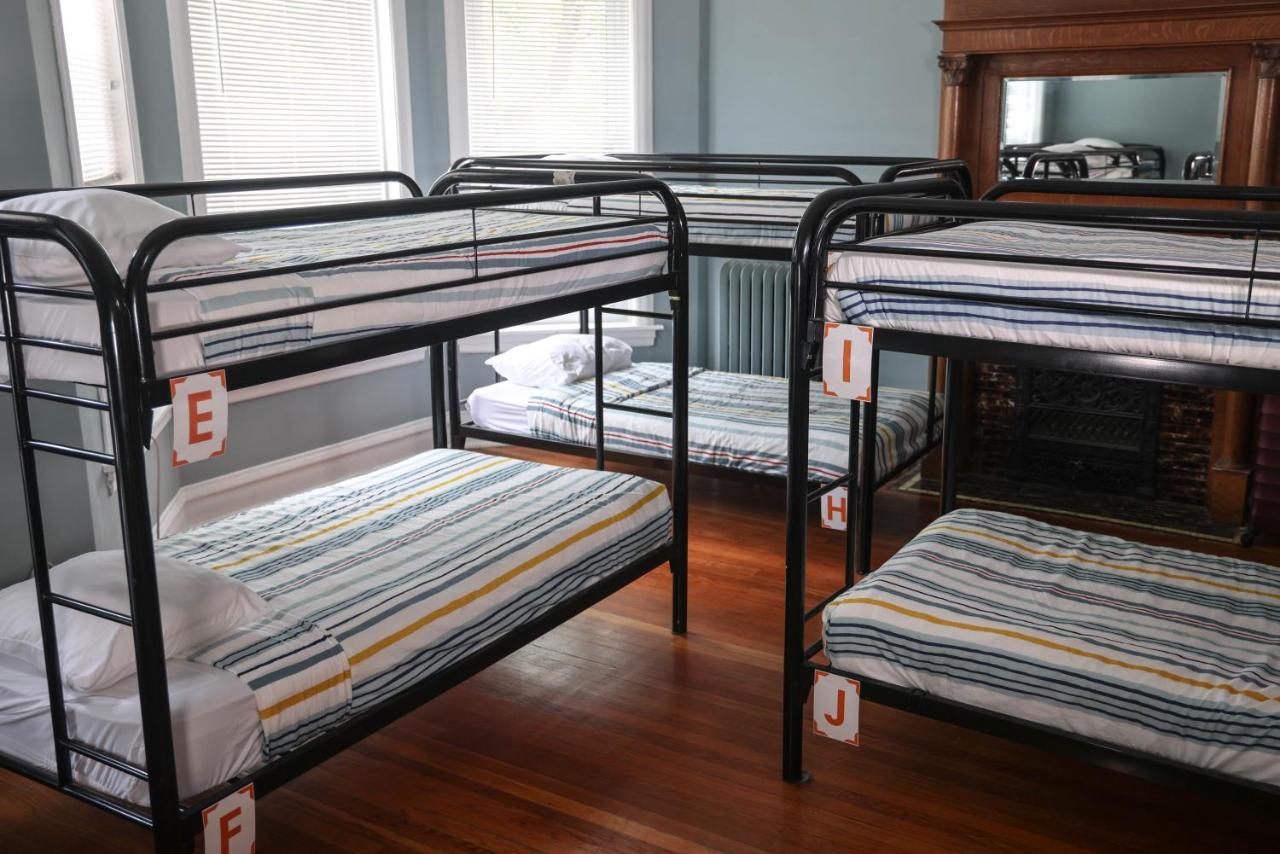 | Wrigley Hostel - Chicago
