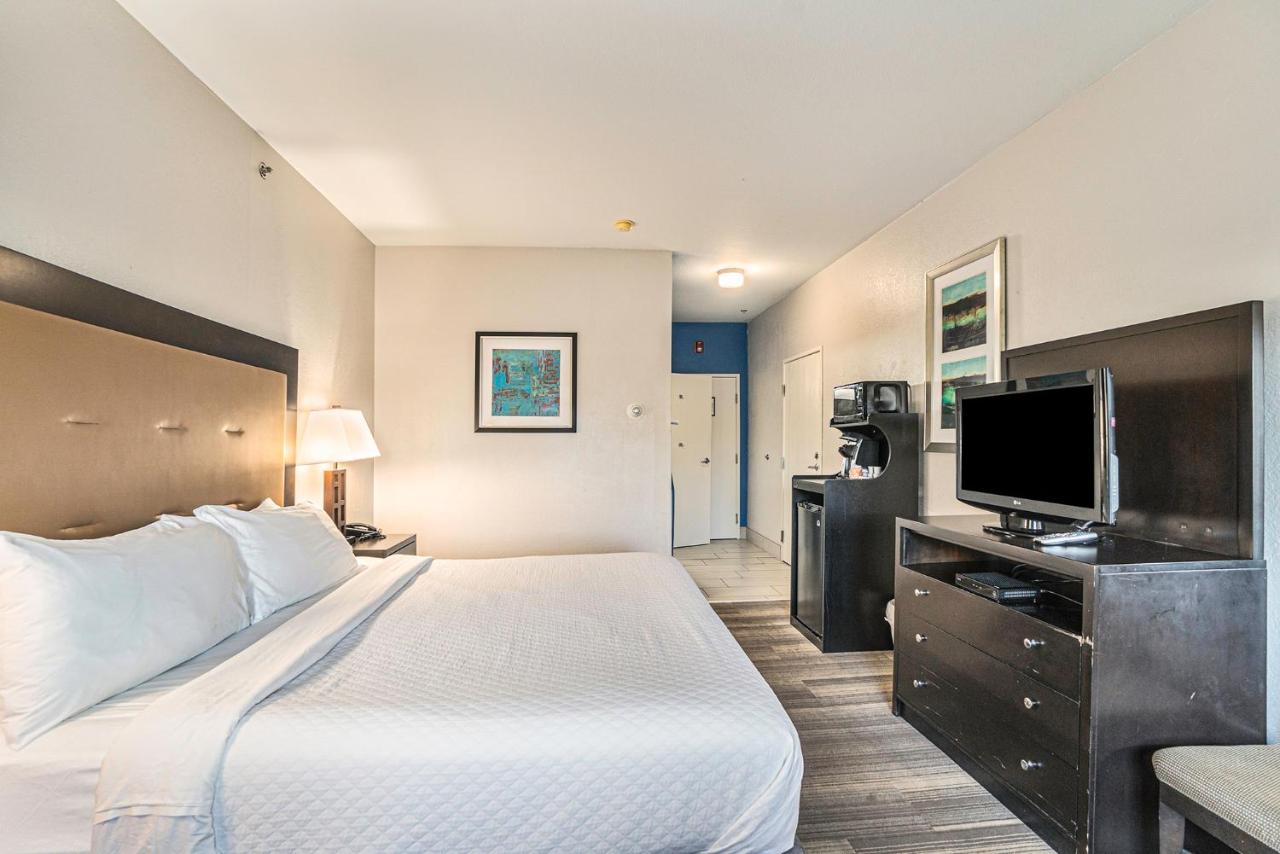 KING BED-NON SMOKING at Country Inn & Suites by Radisson, South Haven, MI