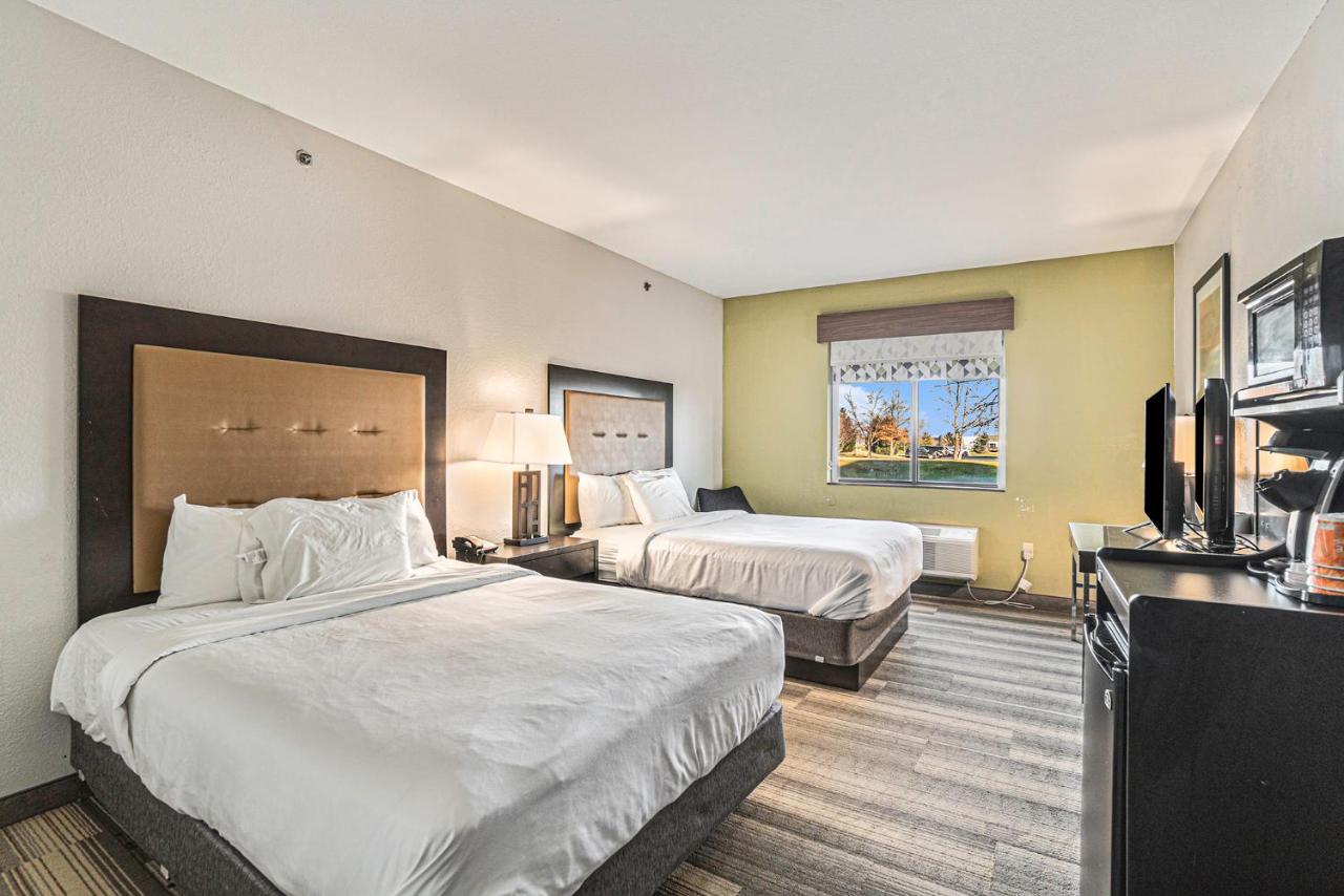2 QUEEN BEDS-NON SMOKING at Country Inn & Suites by Radisson, South Haven, MI