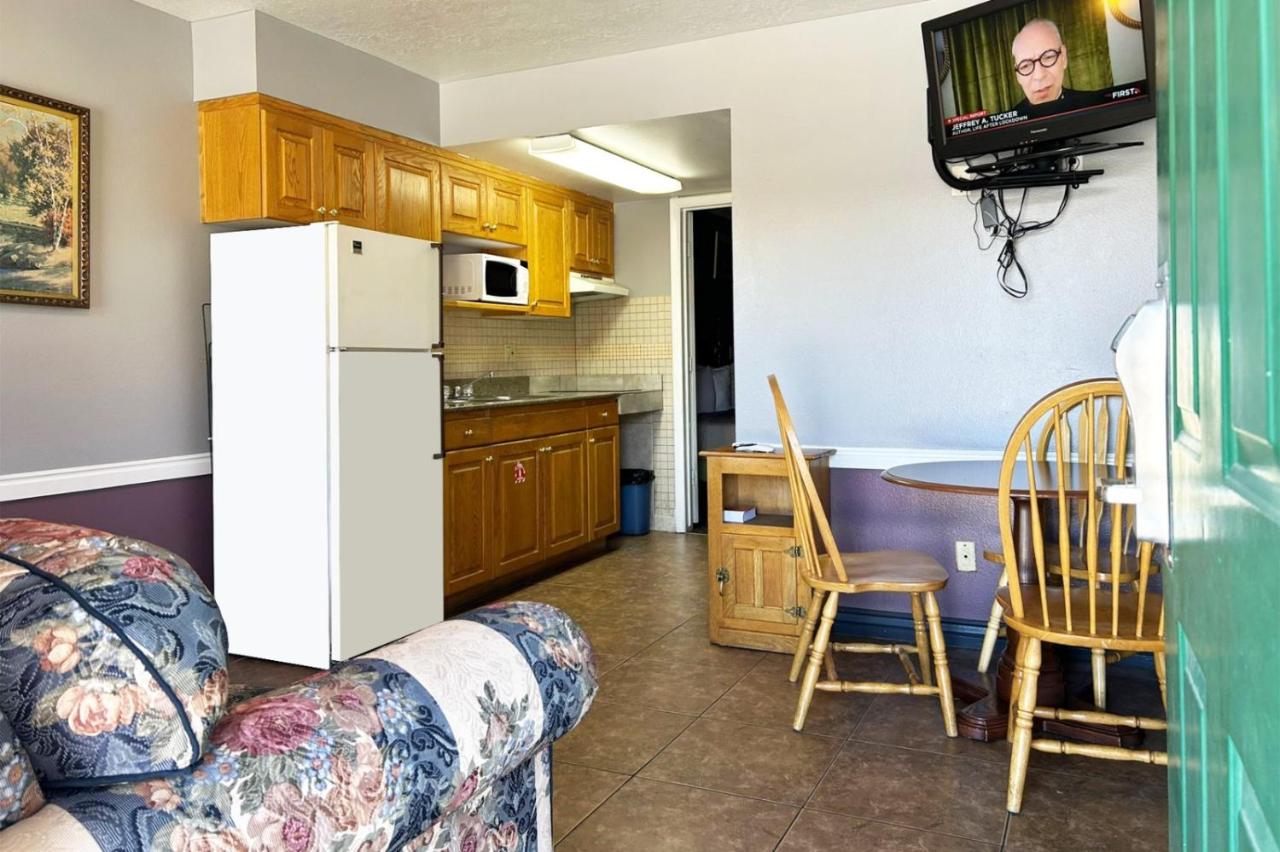 | Coronada Inn & Suites