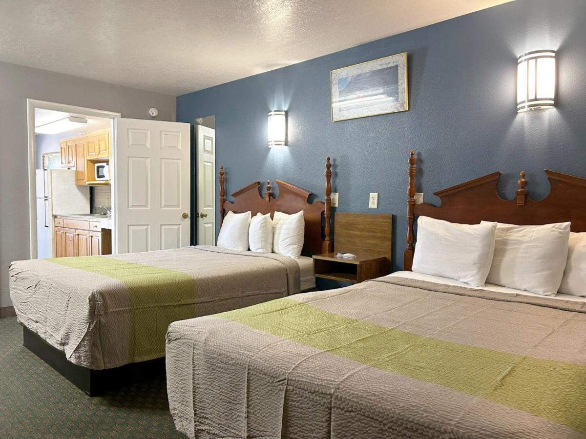 | Coronada Inn & Suites