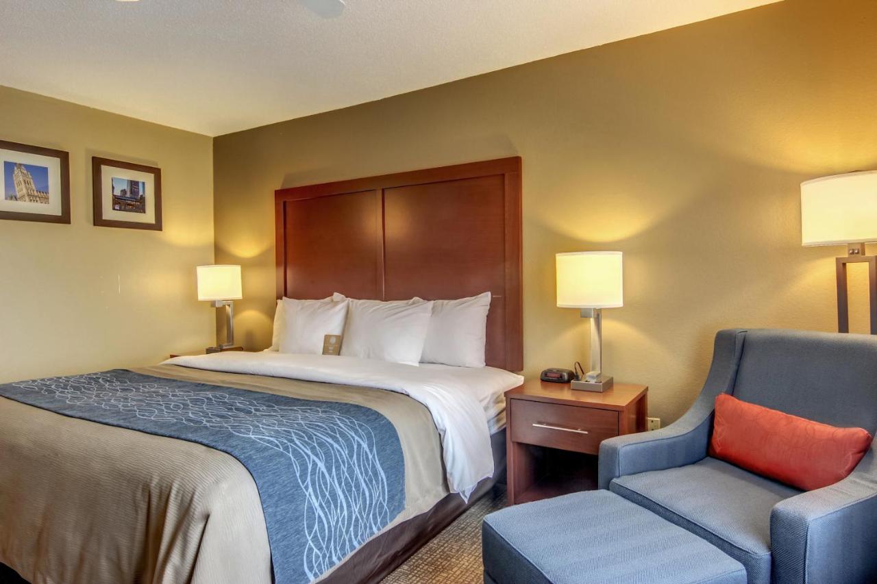 King Room - Non-Smoking at Comfort Inn & Suites Grafton - Cedarburg