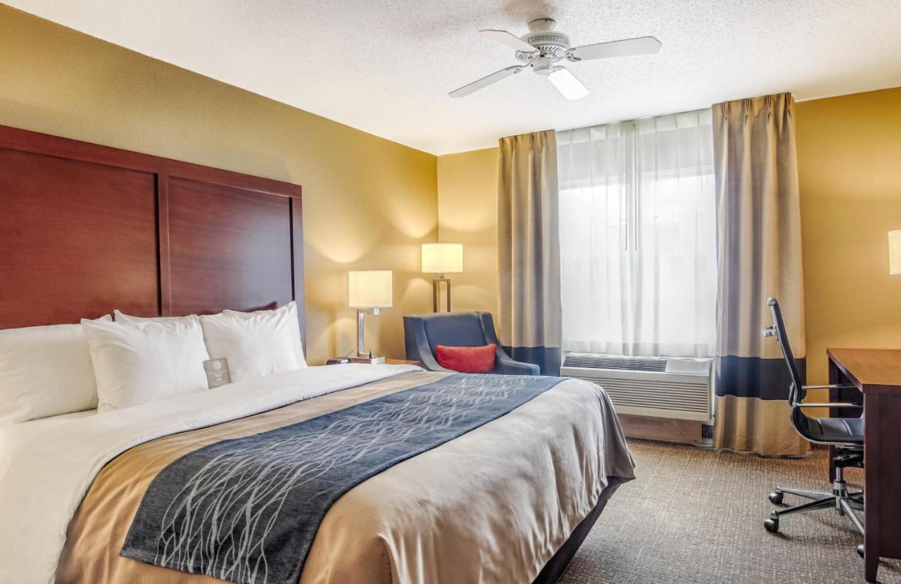 King Room - Non-Smoking at Comfort Inn & Suites Grafton - Cedarburg