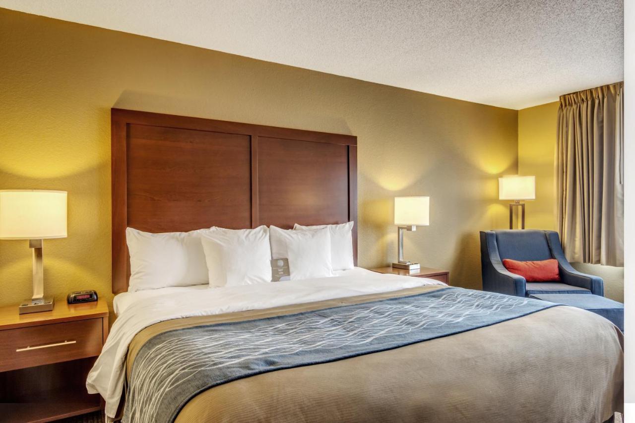 King Room - Non-Smoking at Comfort Inn & Suites Grafton - Cedarburg