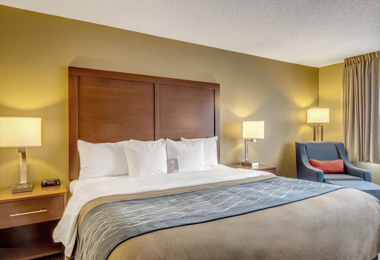King Room - Non-Smoking at Comfort Inn & Suites Grafton - Cedarburg