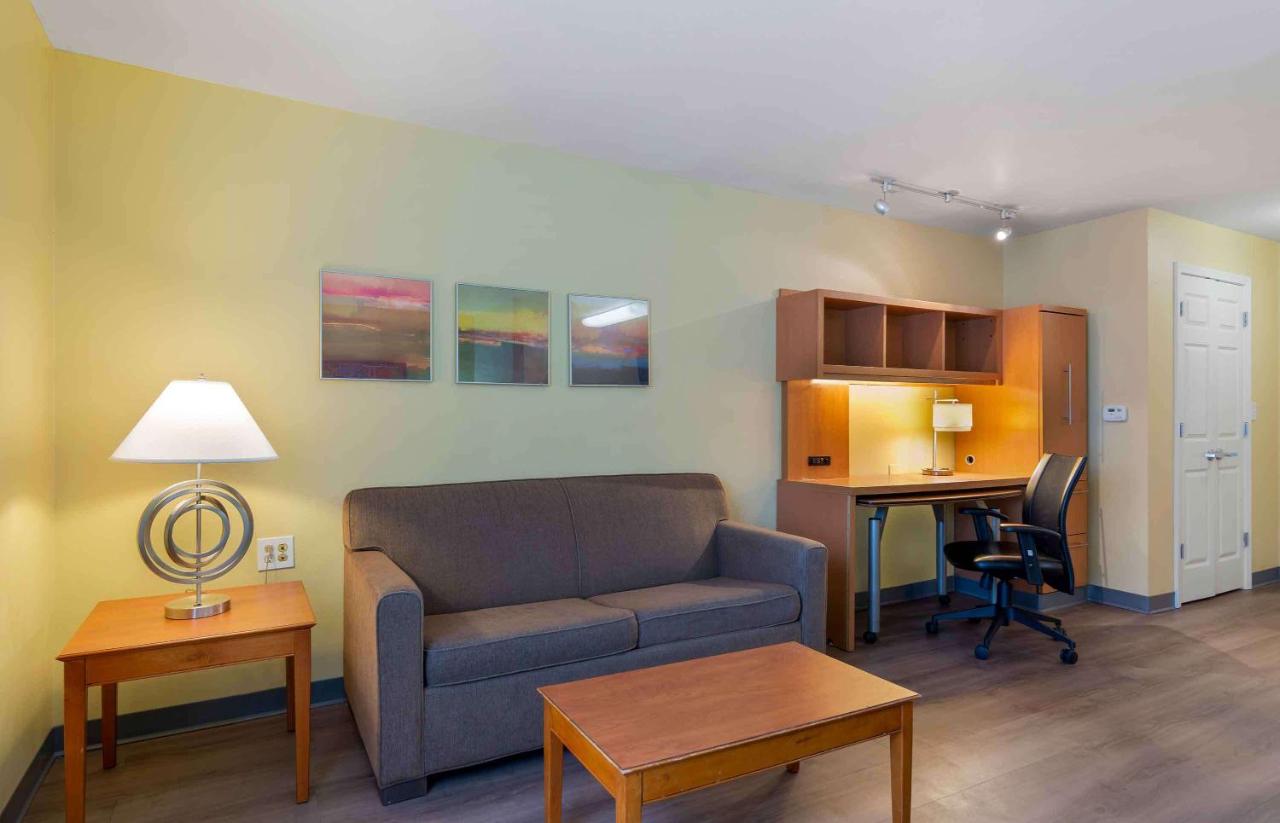 Deluxe studio 1 Queen Bed Non-Smoking at Extended Stay America Suites Atlanta Norcross Peachtree Corn