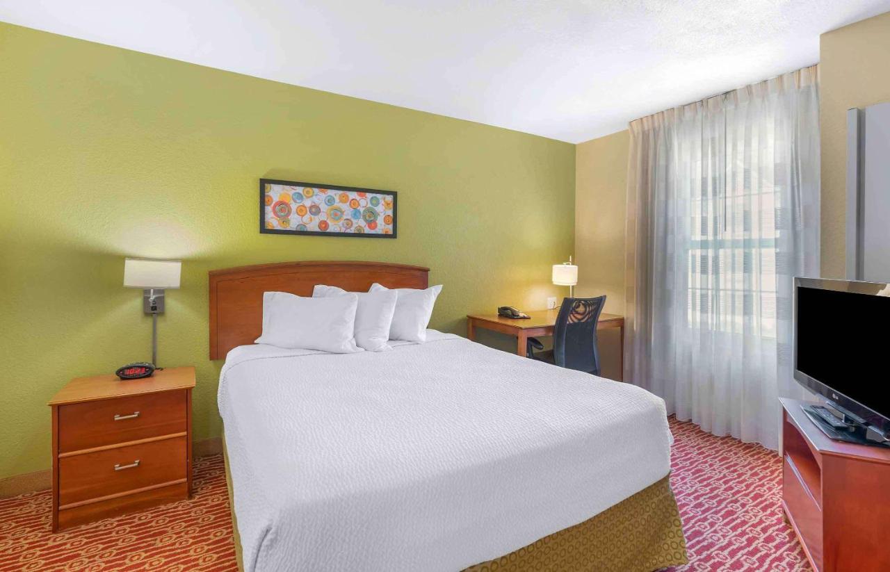 2 Bedroom Suite 2 Queen Beds Non-Smoking at Extended Stay America Suites Atlanta Norcross Peachtree Corn