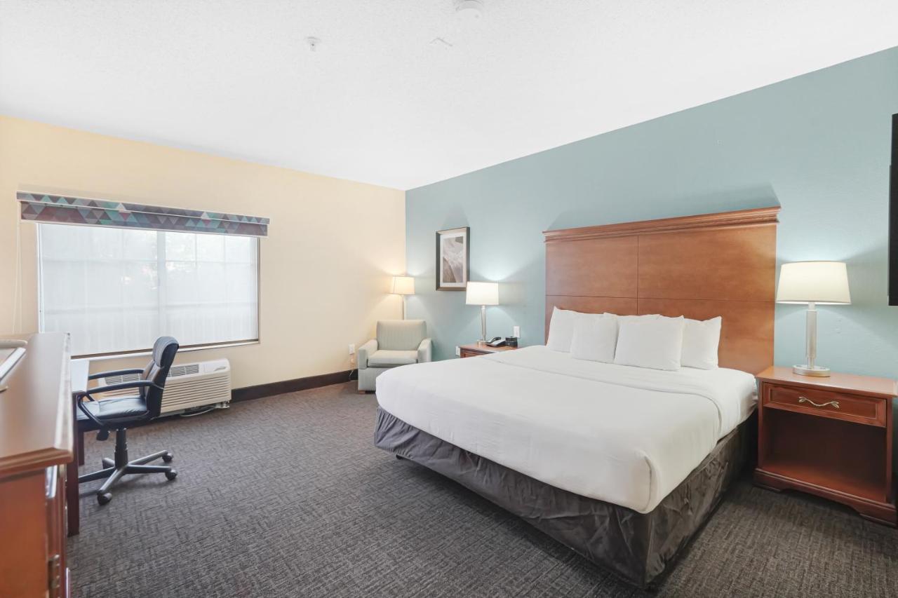 Deluxe King Room at Red Lion Inn & Suites HOU Airport Road