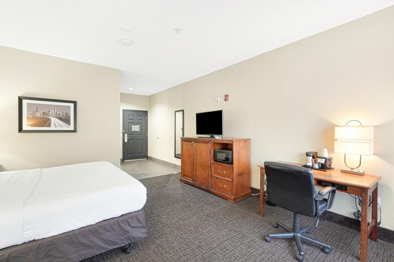 Deluxe King Room at Red Lion Inn & Suites HOU Airport Road