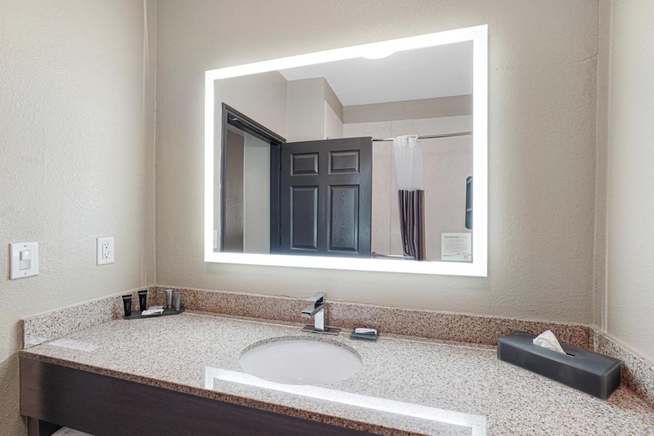 Deluxe King Room at Red Lion Inn & Suites HOU Airport Road