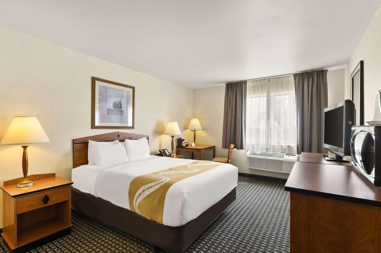 Queen Room - Disability Access/Non-Smoking at Quality Inn Cheyenne I-25 South