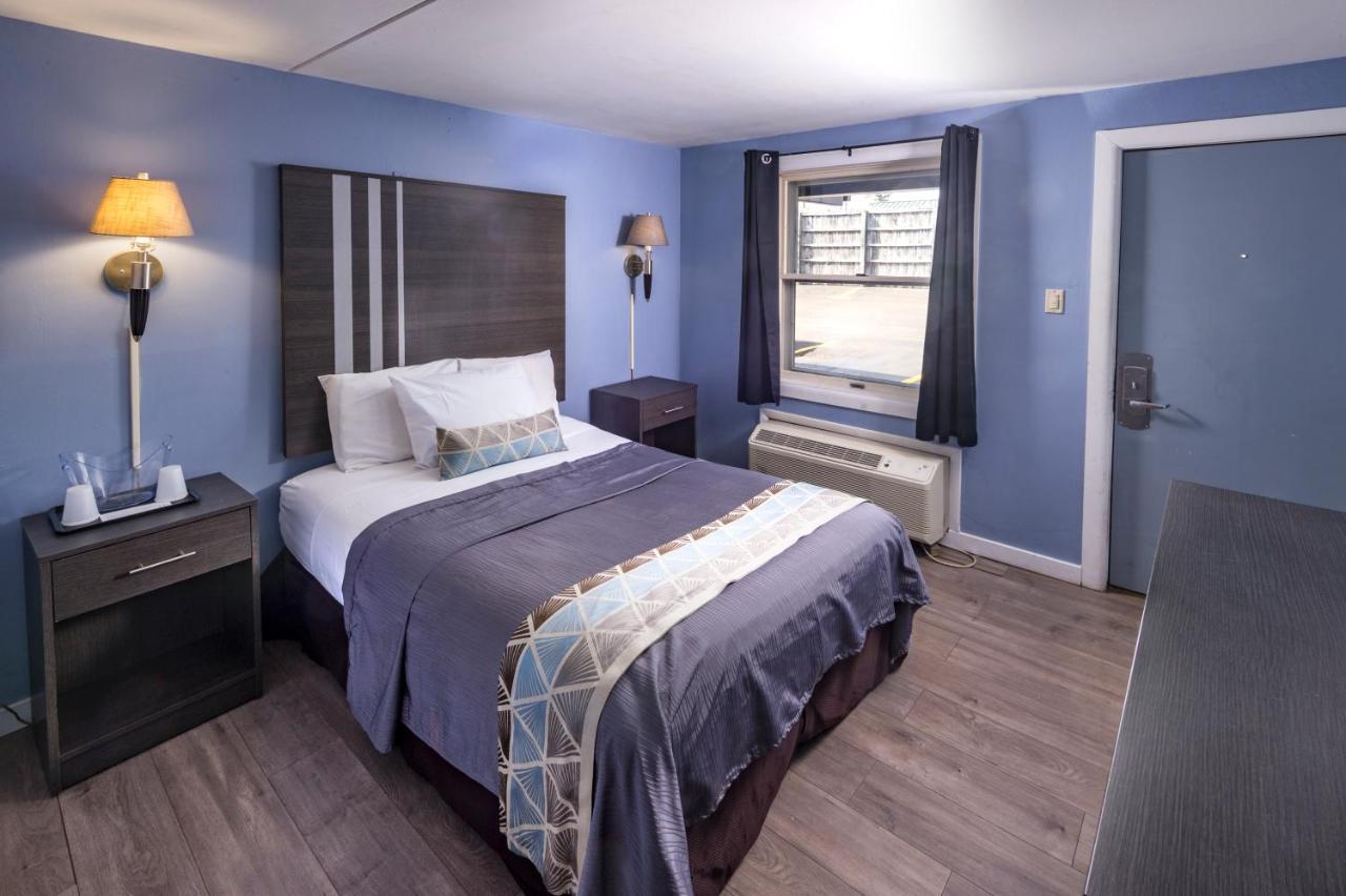 Deluxe Room (2 Adults + 1 Child) at Sunrise Inn Hershey