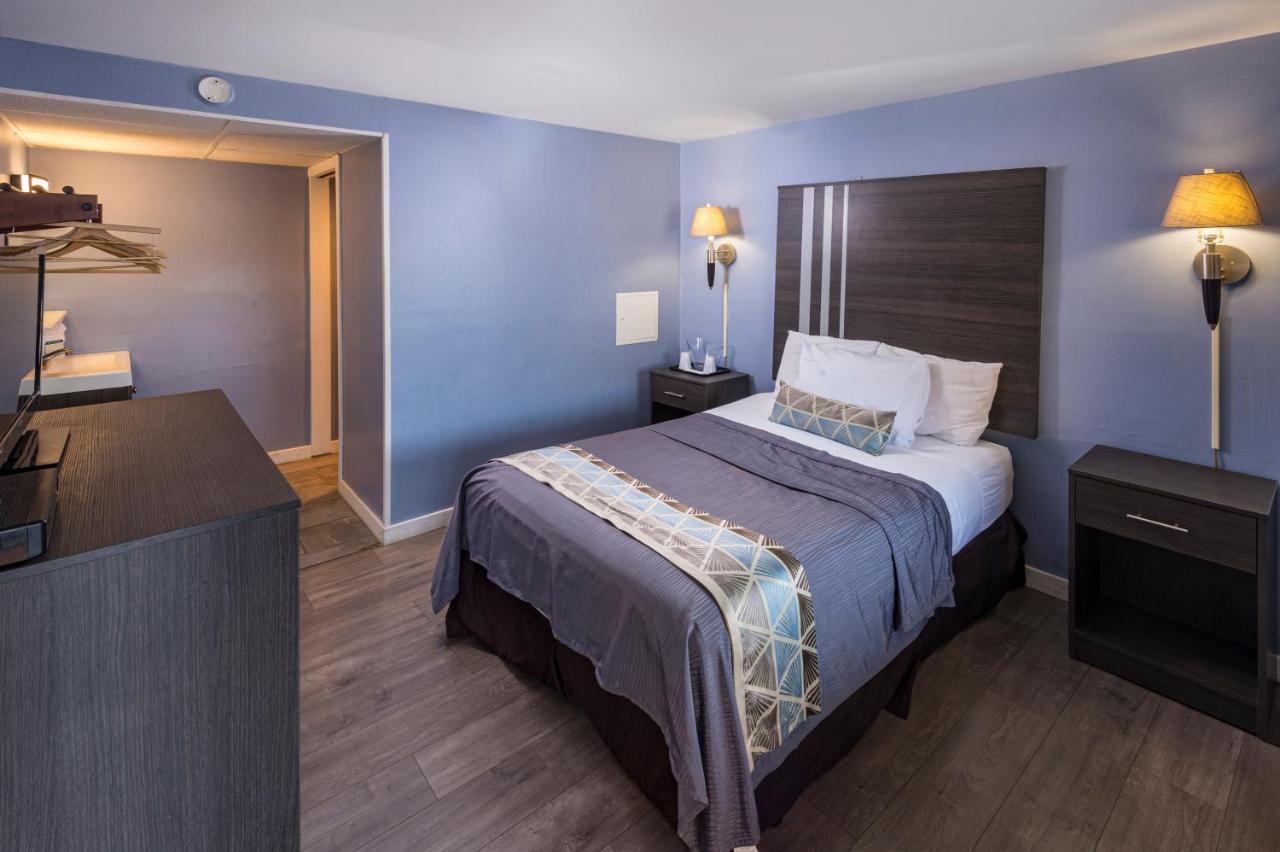 Deluxe Room (2 Adults + 1 Child) at Sunrise Inn Hershey