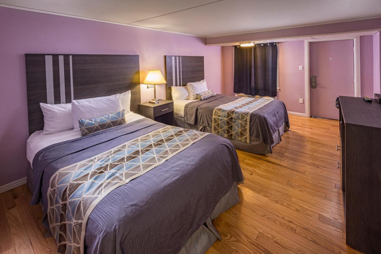 Double Room with Balcony (2 Adults + 1 Child) at Sunrise Inn Hershey