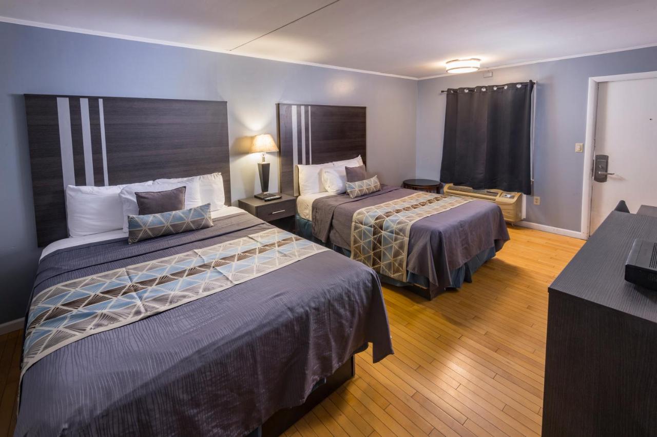 Double Room with Balcony (2 Adults + 1 Child) at Sunrise Inn Hershey