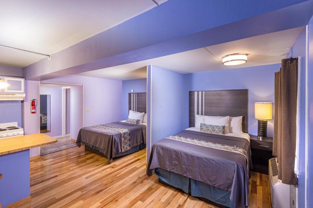 Deluxe Double Room (2 Adults + 1 Child) at Sunrise Inn Hershey