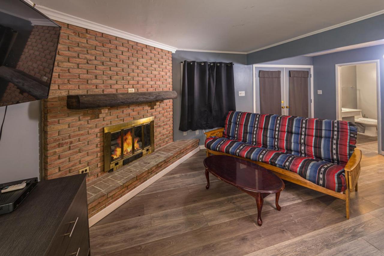 King Studio with Sofa Bed at Sunrise Inn Hershey