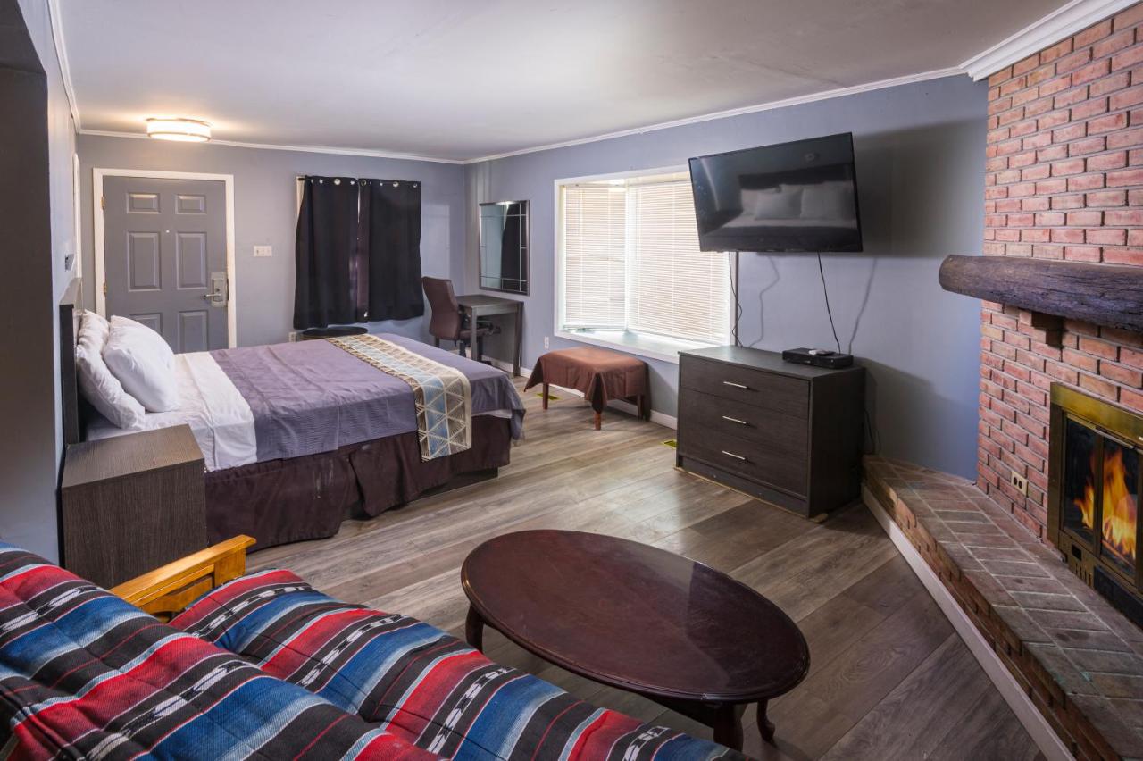 King Studio with Sofa Bed at Sunrise Inn Hershey