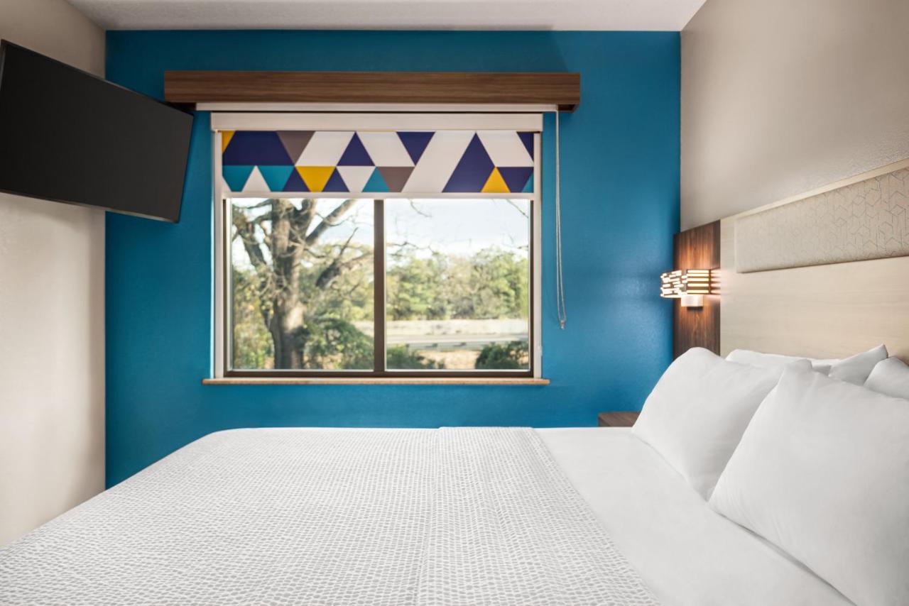 Executive Suite at Holiday Inn Express & Suites Mobile West I-10 by IHG