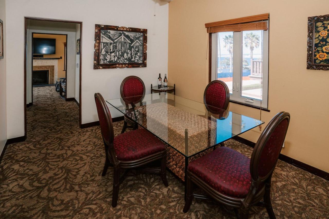 Deluxe Suite at Pantai Inn