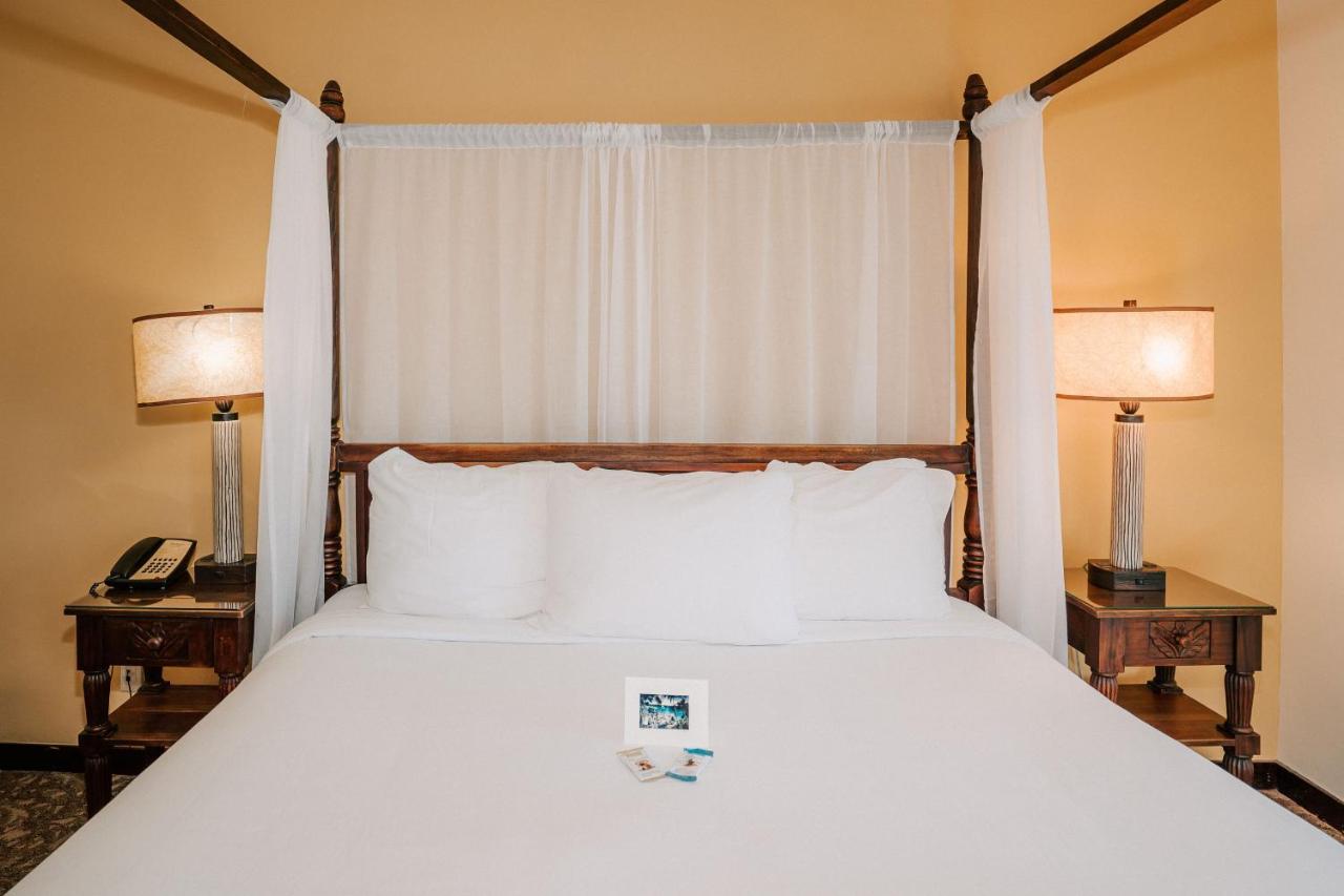 Deluxe Suite at Pantai Inn